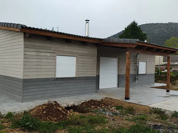 casa teja hormigon gris tarima tecnologica